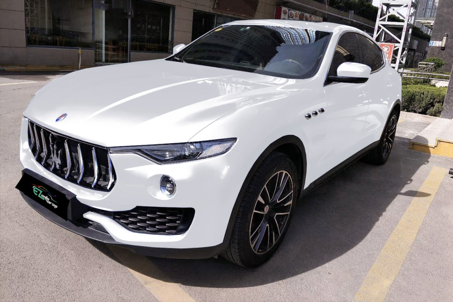 Gloss Pearl White to White Vinyl Wrap