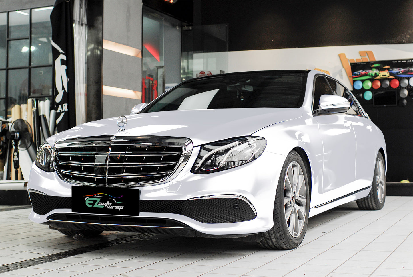 Gloss Pearl White to White Vinyl Wrap