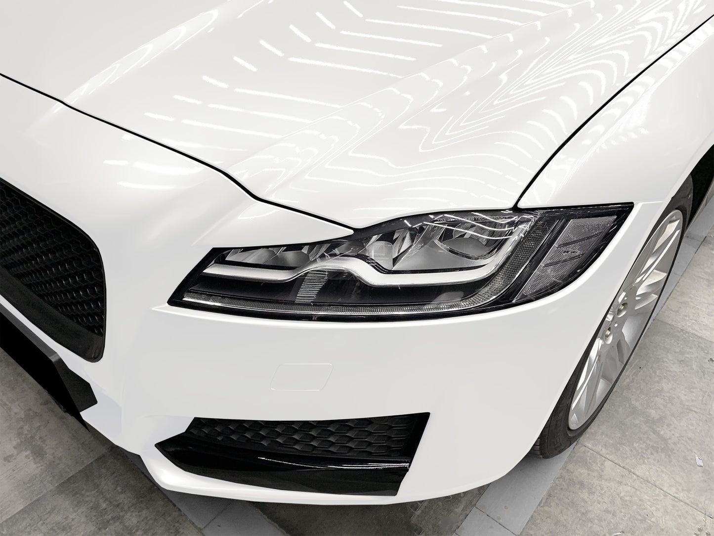 Super Gloss Metallic Pearl White Vinyl Wrap